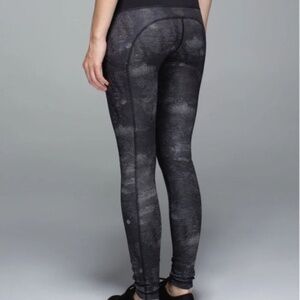Lululemon Speed Tight II *Full-On Luxtreme Sequin Snake Slate Black / Black